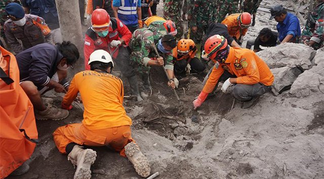 Suman 22 muertos y 27 desaparecidos por la erupción de un volcán en  Indonesia » Centro Noticias Tamaulipas